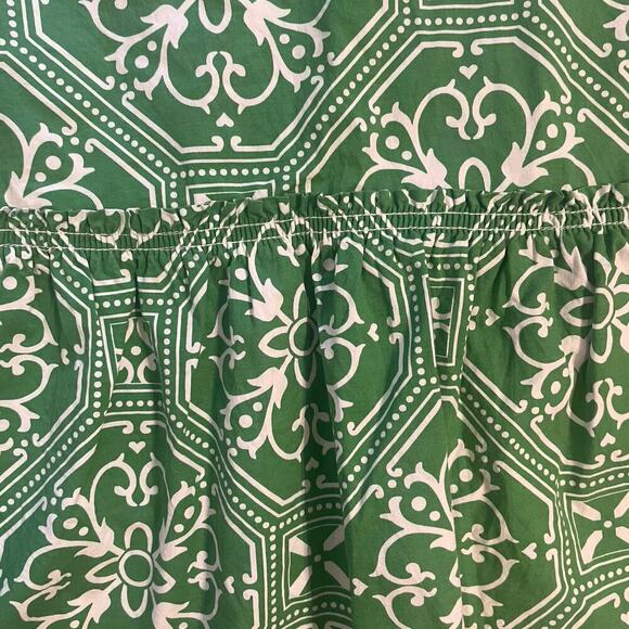 Ann Taylor sleeveless top featuring a green and white geometric print size med - Picture 13 of 14